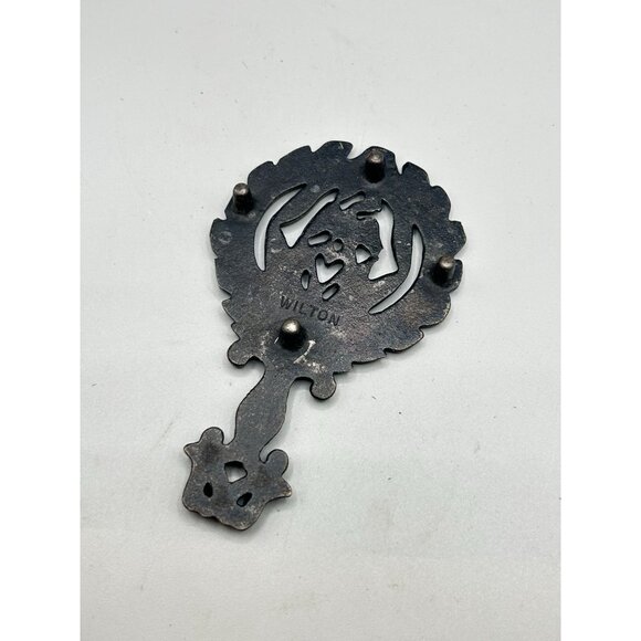 Vintage Wilton Painted Eagle Heart Trivet Small Collectible Trivet Cast Iron - Picture 5 of 8